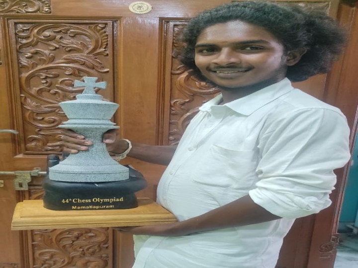 Chess Olympiad : முதலமைச்சர் ஸ்டாலினுக்கு பரிசளிக்கப்பட்ட மெழுகு செஸ் ராஜா.. அசத்தல் முயற்சி செய்த கல்லூரி மாணவர்