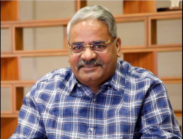 Shivajirao Adhalrao Patil wishes Uddhav Thackeray on his birthday, both Balasaheb and Uddhavs photo is in his post शिवाजीराव आढळराव पाटलांकडून उद्धव ठाकरेंना वाढदिवसाच्या शुभेच्छा, पोस्टमध्ये बाळासाहेब आणि उद्धव या दोघांचाच फोटो