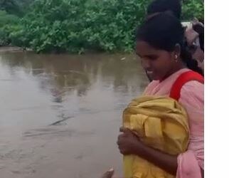 Yavatmal Rain : यवतमाळ जिल्ह्यात अनेक ठिकाणी पूरस्थिती, जीव धोक्यात घालून विद्यार्थ्यांचा प्रवास