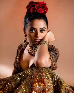 लहंगे में Helly Shah लगीं अप्सरा सी खूबसूरत, ट्रेडिशनल आउटफिट में भी ग्लैमरस टच से जीता सबका दिल