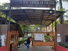 Delhi University: DU के अंबेडकर कॉलेज में थिएटर सोसायटी का उर्दू नाम बदलने पर विवाद, छात्रों का प्रिंसिपल पर गंभीर आरोप