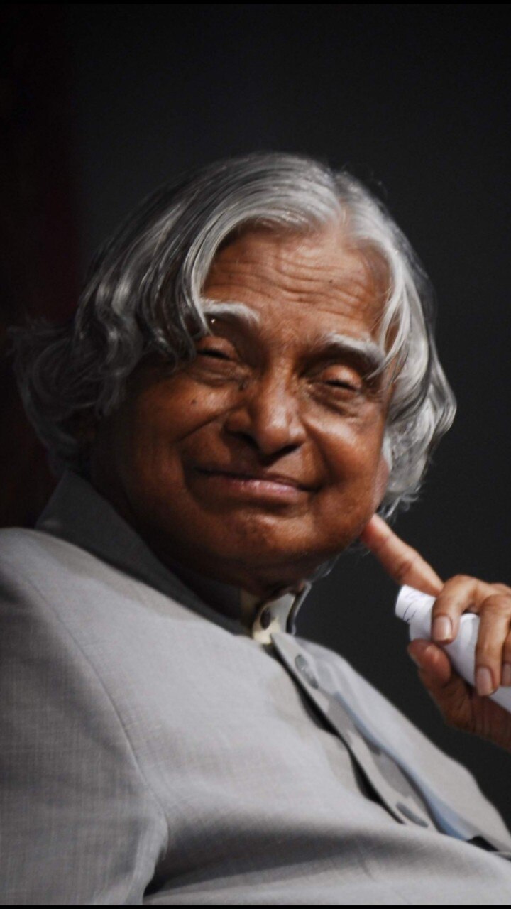 இவரின் முழுப்பெயர் - ஆவுல் பக்கீர் ஜெயுனுல்லாபுதீன் அப்துல் கலாம்