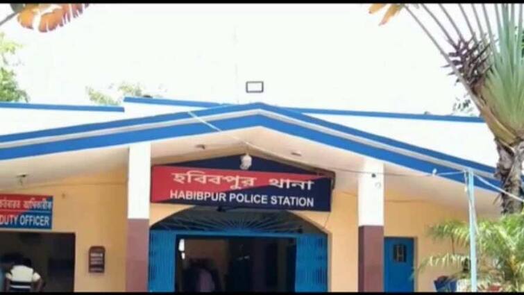 Hanging body of young boy recovered from bedroom, at malda habibpur area Malda: শোওয়ার ঘর থেকে যুবকের ঝুলন্ত দেহ উদ্ধার, চাঞ্চল্য হবিবপুর এলাকায়