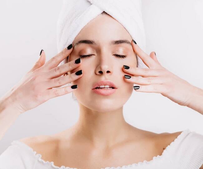 Fashion beauty try these home remedies to maintain the tightening of the skin with increasing age Skin care Tips:વધતી ઉંમર સાથે ચહેરા પર કસાવટ બનાવી રાખવા માટે અજમાવી જુઓ આ ઘરેલુ નુસખા