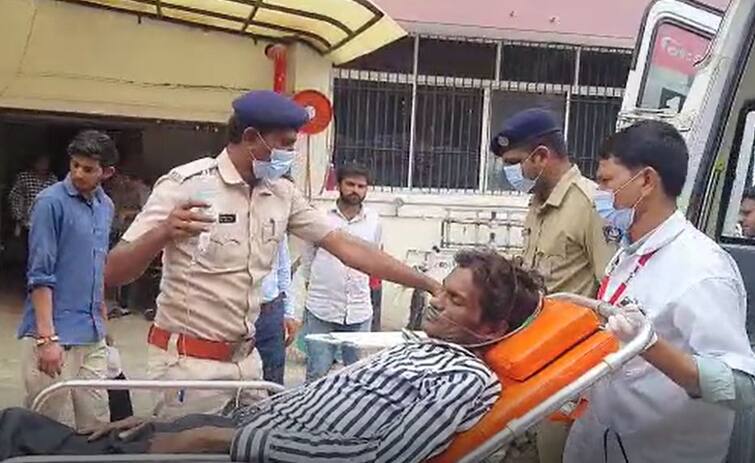 Gujarat Hooch Tragedy: 13 patients run away from hospital who admitted in hospital for treatment Gujarat Hooch Tragedy: આ શહેરમાં લઠ્ઠાકાંડની સારવારમાં આવેલા 13 દર્દીઓ હોસ્પિટલમાંથી ભાગી ગયા, જાણો વિગત
