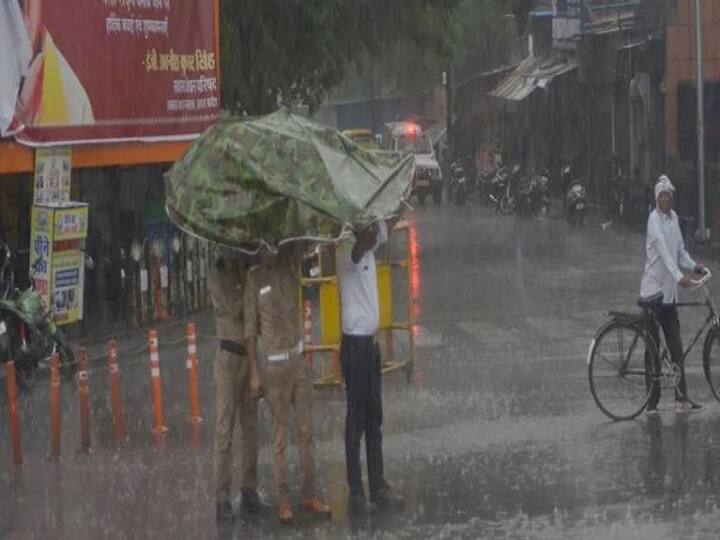 UP Weather Forecast Today 27 July 2022 IMD Orange Alert for Rain in Lucknow Varanasi Prayagraj Kanpur Gorakhpur Ayodhya Meerut Agra News UP Weather Forecast Today: यूपी में सक्रिय हुआ मानसून, आज इन जगहों के लिए ऑरेंज अलर्ट जारी, कल से भारी बारिश का अनुमान