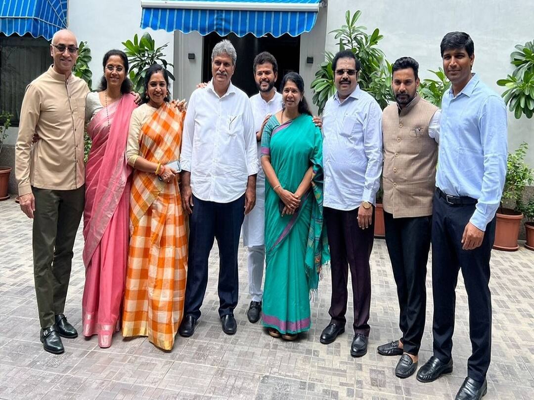 YCP MP Krishna Devarayulu With TDP MPs TDP VS YCP: ఓవైపు మాటల యుద్దం, మరోవైపు స్నేహం - ఇదీ వైసీపీ, టీడీపీ నేతల తీరు!