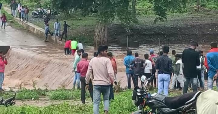ताजा मामला भोरमदेव के छपरी गाँव का है जहां कवर्धा सहित आसपास के जिले के श्रद्धालु बड़ी संख्या में दर्शन के लिए भोरमदेव पहुंचे हुए थे.