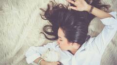 Health Tips: দিনেরবেলা সময় পেলেই ঘুমিয়ে নিচ্ছেন? কোন অসুখ ডেকে আনছেন জানেন কি?