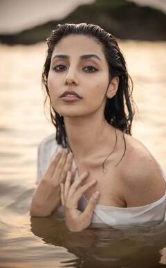 Mirzapur Actress: રિયલ લાઇફમાં ખુબ ગ્લેમરસ છે મિર્ઝાપુરના ગુડ્ડુ ભૈયાની બહેન Dimpy Pandit, તસવીરોમાં જુઓ અદા..........