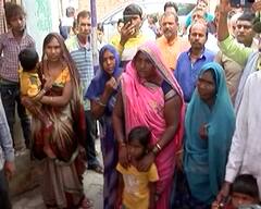 Gujarat Hooch Tragedy: અલ્પેશ ઠાકોરે લીધી રોજીદ ગામની મુલાકાત, મૃતકોના પરિવારો રડી પડ્યાં, જુઓ તસવીરો