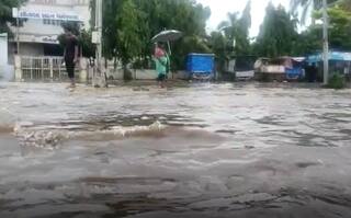 Gujarat Rains: આબુ-અમદાવાદ હાઈવે સ્વીમીંગ પુલમાં ફેરવાયો, વાહન વ્યવહારને અસર
