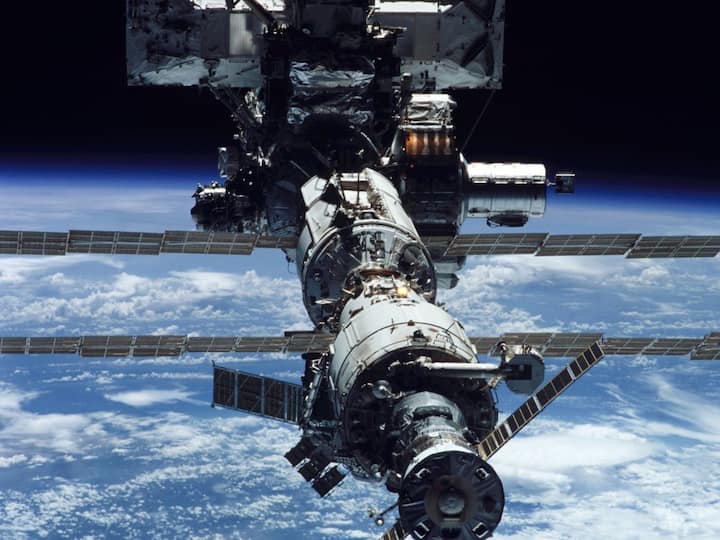 Russia will Quit from international space station International Space Station : అక్కడ రోజుకు పదహారు సూర్యోదయాలు- గంటన్నరలో భూమిని చుట్టేయొచ్చు!