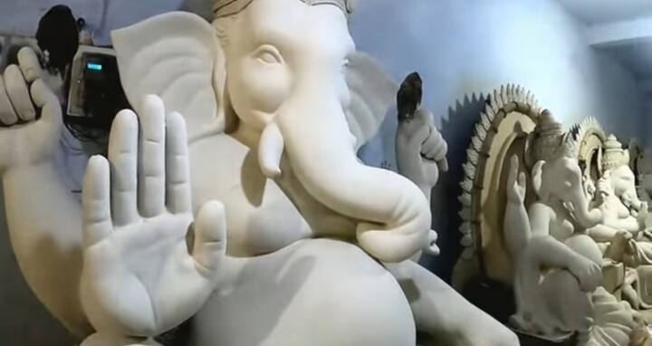 छत्तीसगढ़ के दुर्ग में बसा एक छोटा सा गांव जिसे लोग मूर्ति कला के गांव के नाम से भी जानते हैं इस गांव का नाम है थनौद. एक छोटा सा गांव अपने मूर्तिकला के लिए प्रदेश ही नहीं देश में भी प्रसिद्ध है. इस गांव की खास बात यह है कि यहां लगभग दो सौ परिवार मूर्तिकला का ही काम करके अपना परिवार चलाते हैं.