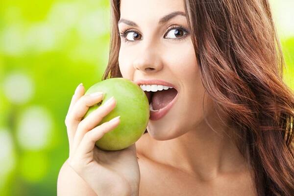 સફરજન સ્વાસ્થ્ય માટે ખૂબ જ ફાયદાકારક છે. ચાલો નિષ્ણાતો પાસેથી જાણીએ કે સફરજન ખાવાનો યોગ્ય સમય કયો છે અને તેનાથી શું ફાયદા થઈ શકે છે?
