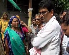 Gujarat Hooch Tragedy: અલ્પેશ ઠાકોરે લીધી રોજીદ ગામની મુલાકાત, મૃતકોના પરિવારો રડી પડ્યાં, જુઓ તસવીરો