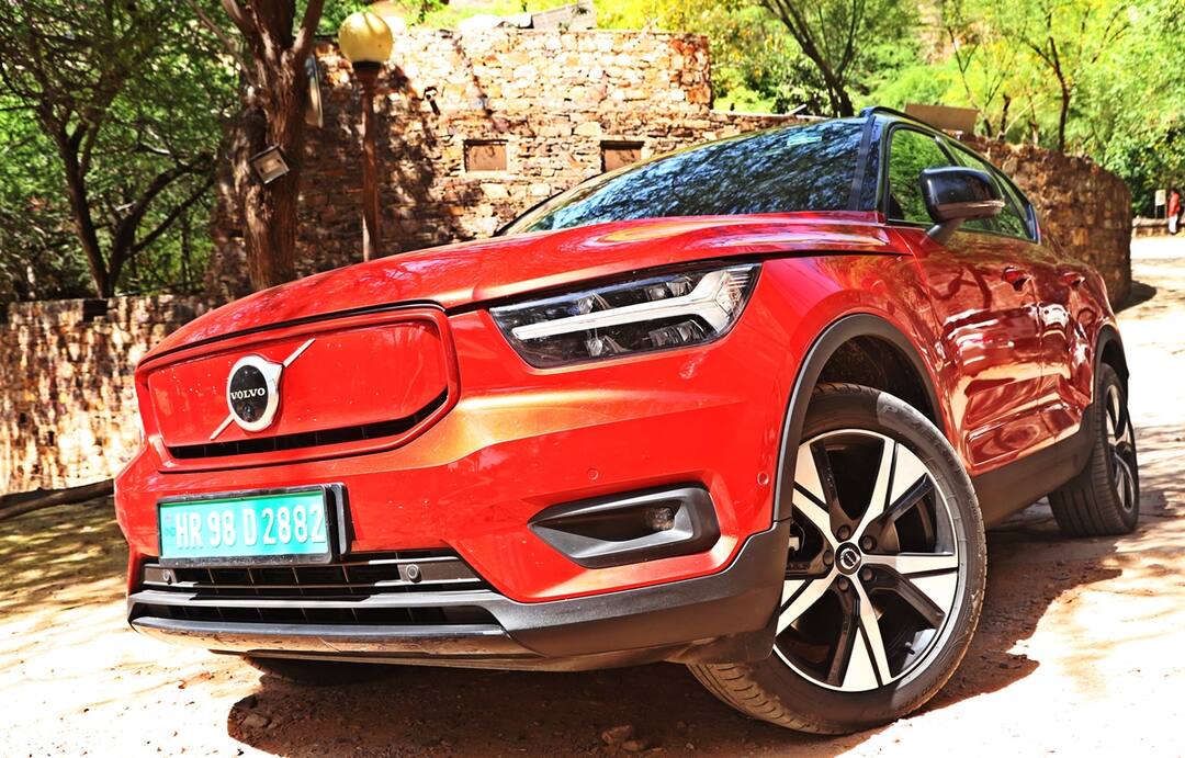 EV special Volvo XC40 Recharge India review know price features design and more marathi news Volvo XC40 : क्लासिक फिचर्स, दमदार इंजिन आणि 78kWh बॅटरी पॅकसह वाचा 'Volvo XC40 Recharge'चा संपूर्ण रिव्ह्यू