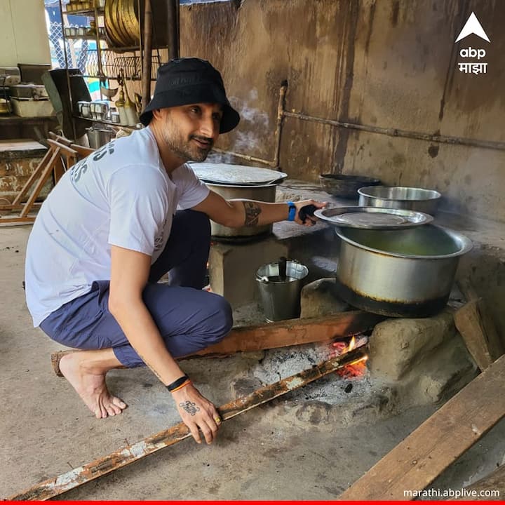 Harbhajan Singh : माजी फिरकीपटू तथा खासदार हरभजन सिंगने (Harbhajan Singh) नाशिकमध्ये (Nashik) येत स्वतः जेवण बनवत पिठलं भाकरीचा (Pithal Bhakri) आस्वाद घेतला आहे.