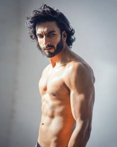 रणवीर सिंह से पहले इन सितारों पर हो चुकी है FIR, देखिए लिस्ट में कौन-कौन है शामिल