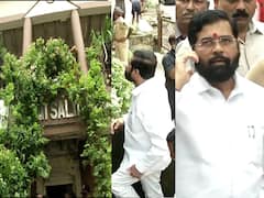 Eknath Shinde Meets Liladhar Dake : एकनाथ शिंदे यांचा शिवसेनेच्या ज्येष्ठ नेत्यांकडे मोर्चा, लीलाधर डाके यांच्या भेटीसाठी पोहोचले