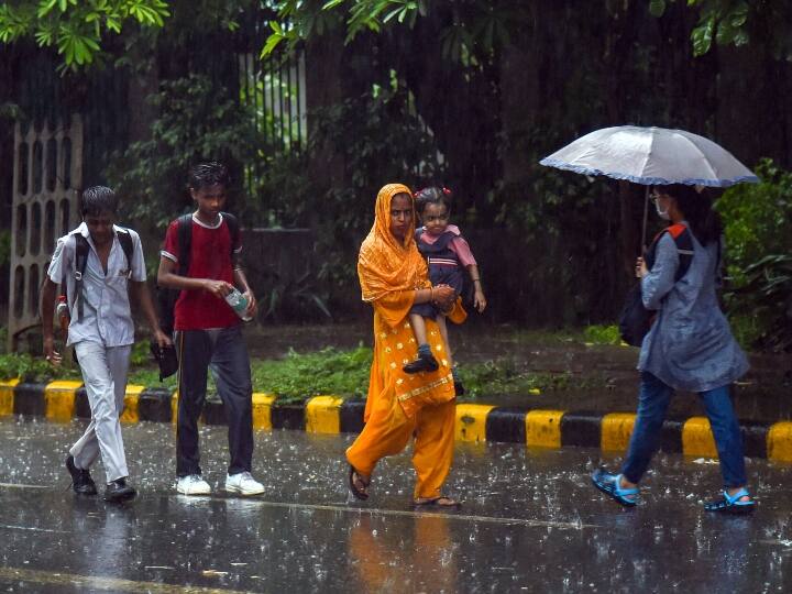 Delhi Rain drop in temperature people relief from heat know weather forcast ANN Delhi Rain Update: घर से रेनकोट-छाता लेकर जरूर निकलें! दिल्ली में इस तारीख तक जारी रहेगा बारिश का दौर