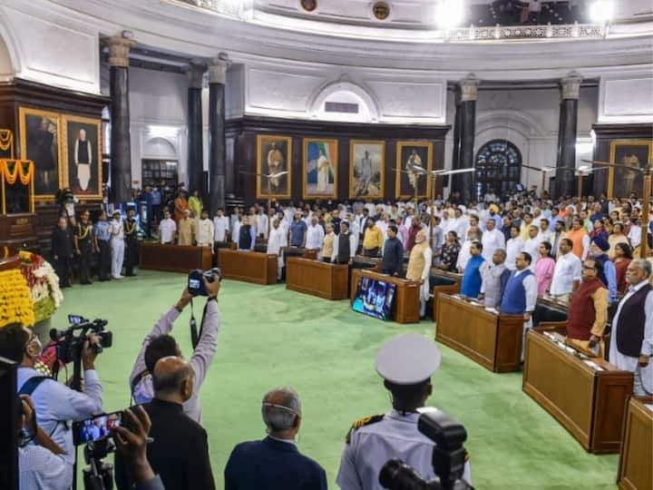 Parliament Monsoon Session Suspended MPs mostly from South not yet in BJP's sway Parliament Monsoon Session: సస్పెండ్ అయిన ఎంపీల్లో దక్షిణాది వారే ఎక్కువ? తెరపైకి కొత్త వాదన