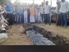 PHOTO : पेटत्या विस्तवावरून चालतात भाविक, पाथर्डीतील रहाड यात्रेविषयी जाणून घ्या...