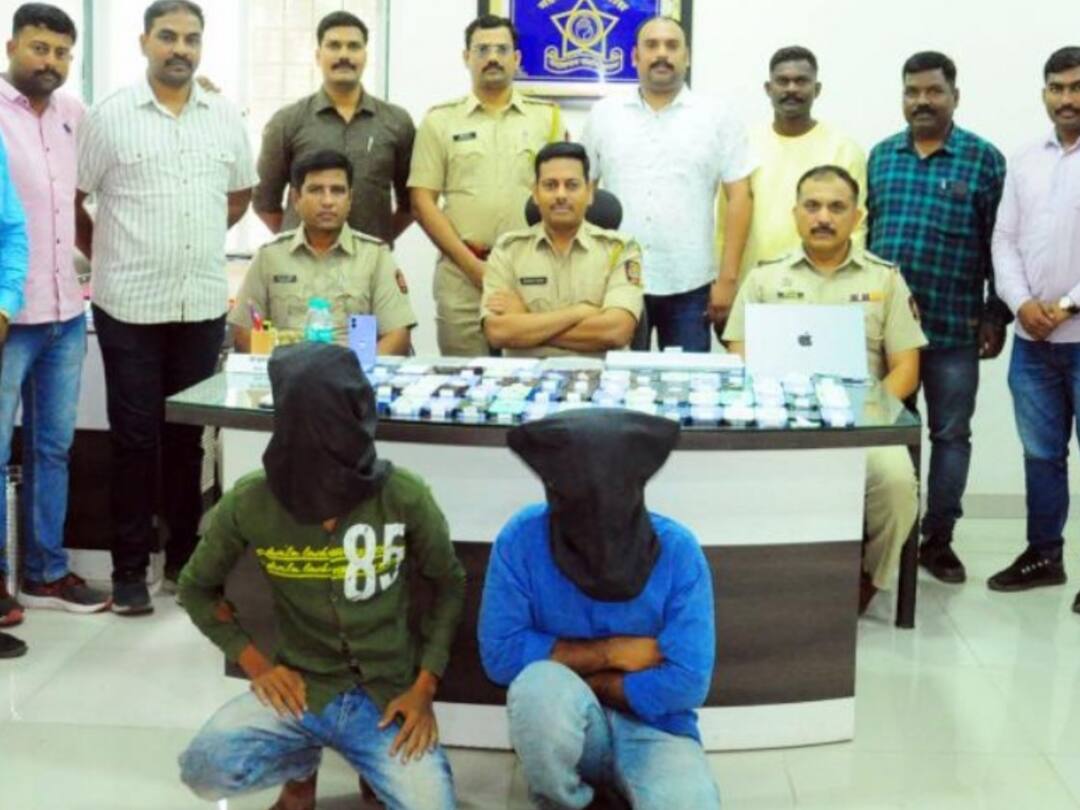 Two arrested for stealing iPhone worth 1 crore Pune Crime News: 1 कोटीचे 197 आयफोन चोरणारे दोघे अटकेत; पुणे पोलिसांची कारवाई