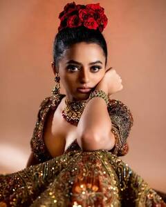 ટીવી સ્ટાર Helly Shahએ ચોલી-લેંઘામાં કરાવ્યુ બૉલ્ડ ફોટોશૂટ, ટ્રેડિશનલ આઉટફિટની તસવીરો વાયરલ