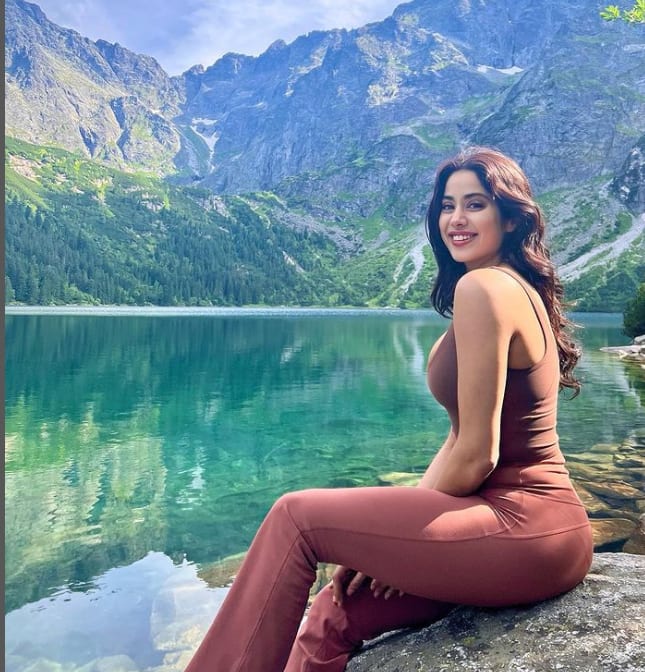 জানালেন, আদতে 'ধড়ক' ছবিতেই গানটির চলচ্চিত্রায়ণ হওয়ার কথা ছিল, জানালেন তিনি।