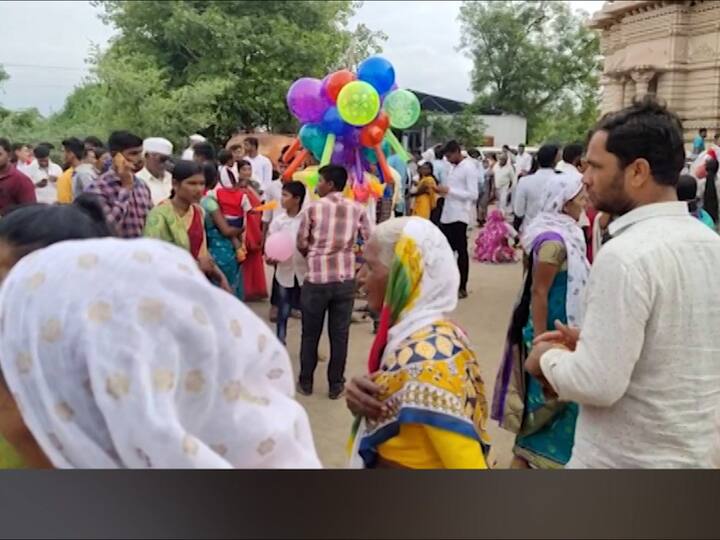 या यात्रेला जिल्ह्यासह आसपासच्या जिल्ह्यामधून देखील भाविक मोठ्या संख्येनं उपस्थित राहात असतात. हनुमान टाकळी येथे समर्थ रामदास स्वामींनी हनुमानाच्या मूर्तीची स्थापना केल्याचे ग्रामस्थ सांगतात.