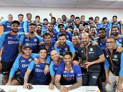 IND vs WI: क्लीन स्वीप के बाद Team India के ड्रेसिंग रूम में दिखा जोश, वीडियो में देखें कोच द्रविड़ ने तारीफ में क्या कहा