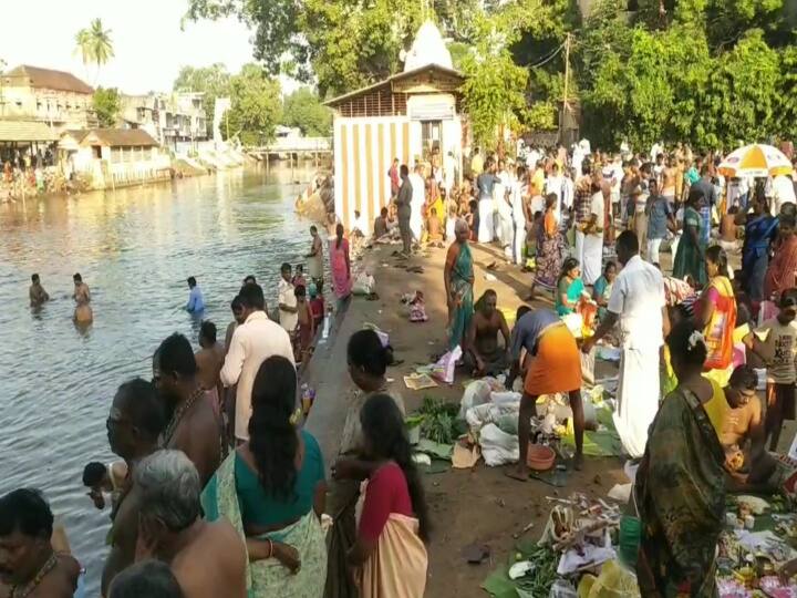People gather to worship Amavasya at Poombukar and Cauvery Tula stage மயிலாடுதுறை மாவட்ட புண்ணிய ஸ்தல நீர்நிலைகளில் 2 ஆண்டுக்கு பிறகு ஆடி அமாவாசை வழிபாடு
