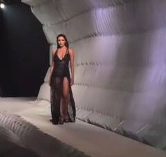 Malaika Arora: ਹਾਈ ਸਲਿਟ ਬਲੈਕ ਗਾਊਨ ਵਿੱਚ ਰੈਂਪ ਵਾਕ ਕਰਦੀ ਨਜ਼ਰ ਆਈ ਮਲਾਇਕਾ ਅਰੋੜਾ , ਵੇਖੋ ਤਸਵੀਰਾਂ