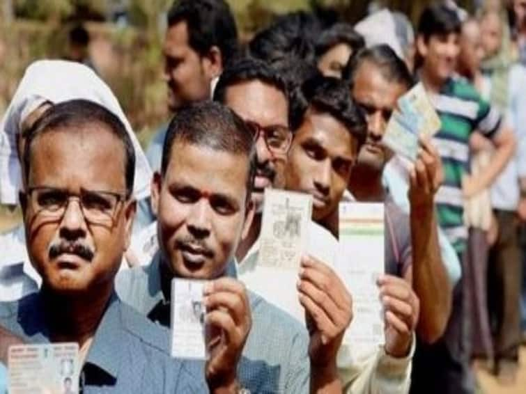 Amaravati State election commission Mukesh kumar meena on Voter ID Aadhaar link voter ID corrections Voter ID Corrections : ఓటరు జాబితా సవరణలకు కొత్త మార్గదర్శకాలు, ఆగస్టు 1 నుంచి అమల్లోకి