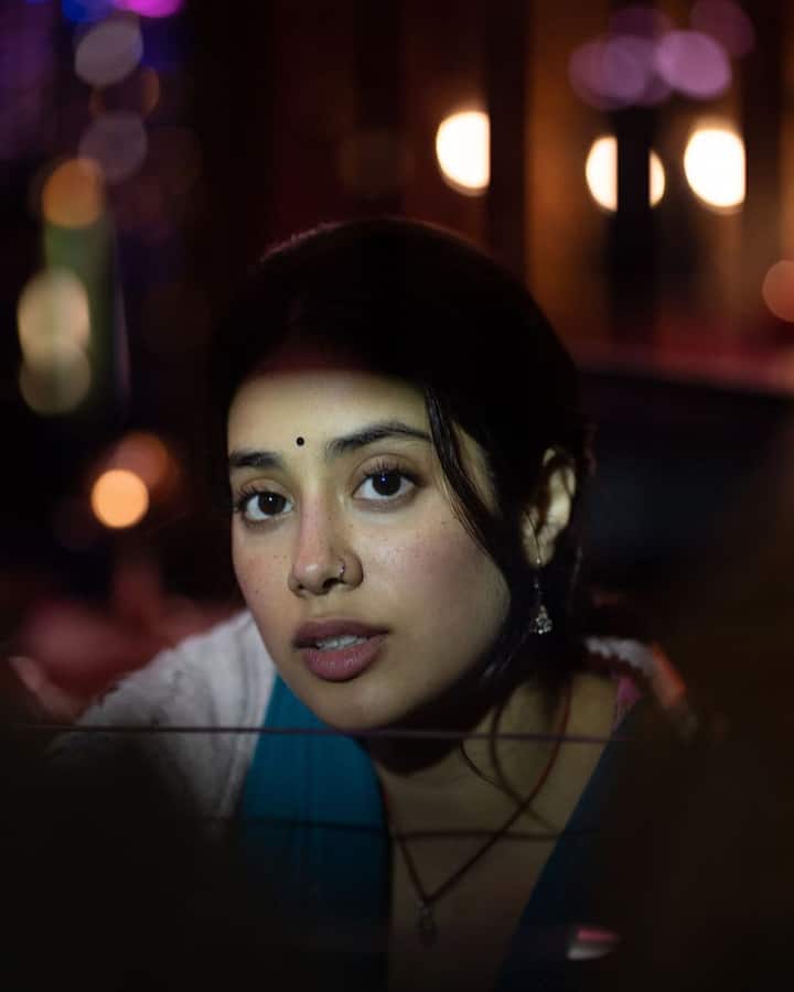 बॉलीवुड एक्ट्रेस जाह्नवी कपूर (Janhvi Kapoor) अपना नाम बी-टाउन की टॉप एक्ट्रेस की लिस्ट में दर्ज करवा चुकी हैं. जाह्नवी कपूर दिवंगत अभिनेत्री श्रीदेवी और बोनी कपूर की बेटी हैं.