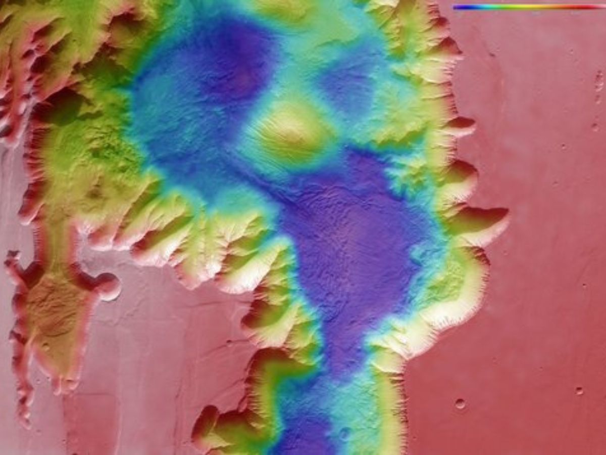Topography of the Tithonium Chasma