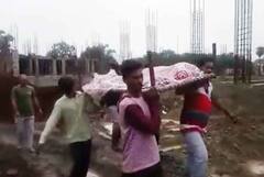 Indore News: पोस्टमॉर्टम के लिए परिजनों को खटिया पर ले जाना पड़ा 50 साल के व्यक्ति का शव, वीडियो वायरल