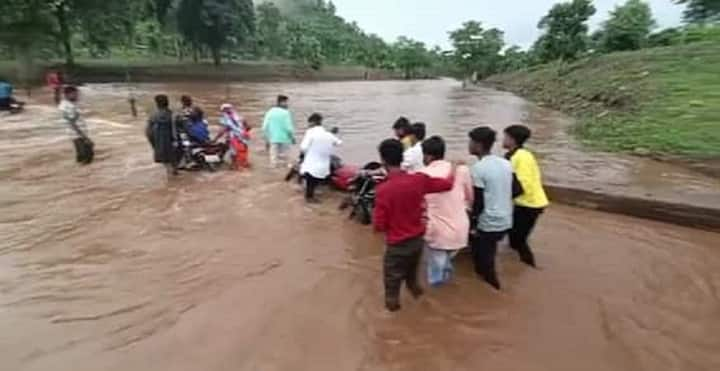 ખજુરાહો તરીકે પ્રખ્યાત કવર્ધાના ભોરમદેવ શિવ મંદિરમાં દર્શન કરવા આવેલા ભક્તોની મોટી બેદરકારી સામે આવી છે.