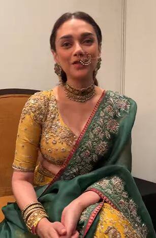 उन्होंने कहा,  “संग्रह मेरे दिल के करीब है क्योंकि यह भारतीय हस्तशिल्प और हथकरघा के लिए एक स्रोत है. यह मेरा अब तक का सबसे व्यक्तिगत संग्रह में से एक है.