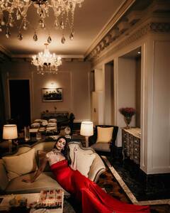 Malaika Arora Pics: रेड गाउन में मलाइका अरोड़ा के ग्लैमरस लुक ने उड़ाए फैंस के होश, काउच पर बैठकर दिया कुछ ऐसा पोज