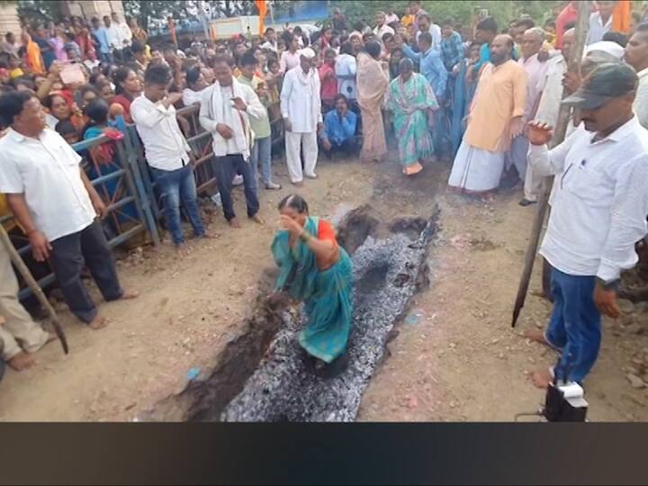 दरम्यान, नवस हाच मुळात अंधश्रद्धेचा भाग असून, पेटत्या विस्तवावरून वेगाने चालत गेल्यास पायाला चटका बसत नाही असं अंनिसच्या रंजना गवांदे यांनी म्हटलं आहे. आजच्या वैज्ञानिक युगात आपण कितीही पुढारलो असलो तरी आजही अनेक उच्च शिक्षित तरुण तरुणही अशा प्रथा पंरपरा जोपासना या हनुमान टाकळीत पाहायला मिळतात.