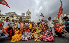 Kolkata: स्कूल भर्ती घोटाले को लेकर ममता पर हमलावर BJP, विरोध में कोलकाता में निकाली रैली