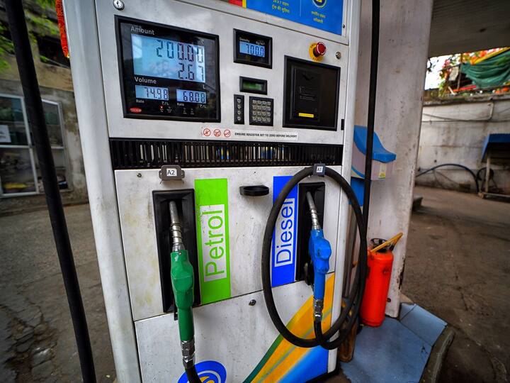 Petrol Diesel Price Today 28 July 2022 know rates fuel price in your city Telangana Andhra Pradesh Amaravati Hyderabad Petrol-Diesel Price, 28 July: గుడ్‌న్యూస్, నేడు తగ్గిన పెట్రోల్, డీజిల్ ధరలు - ఇక్కడ మాత్రం పెరుగుదల