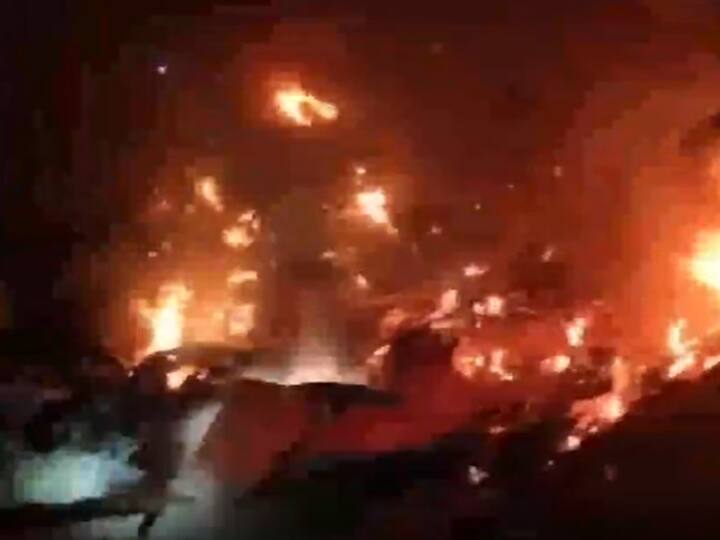 बाड़मेर के जिला कलेक्टर लोक बंधु ने बताया कि राजस्थान के बाड़मेर में लड़ाकू विमान क्रैश हुआ है. यह वायुसेना का विमान था जो बायटू के भीमडा गांव के पास दुर्घटनाग्रस्त हो गया है.