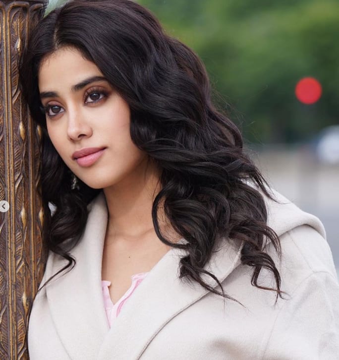 কিন্তু এখন দুজনের সমীকরণটা ঠিক কী? কথা বলেন নাকি যোগাযোগ বন্ধ?