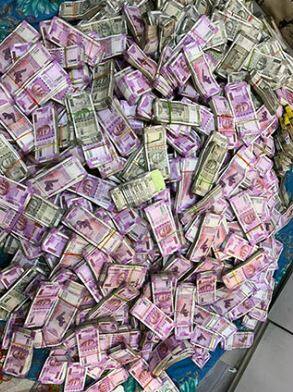 अर्पिता मुखर्जींच्या घरातून कोट्यवधींचं घबाड जप्त