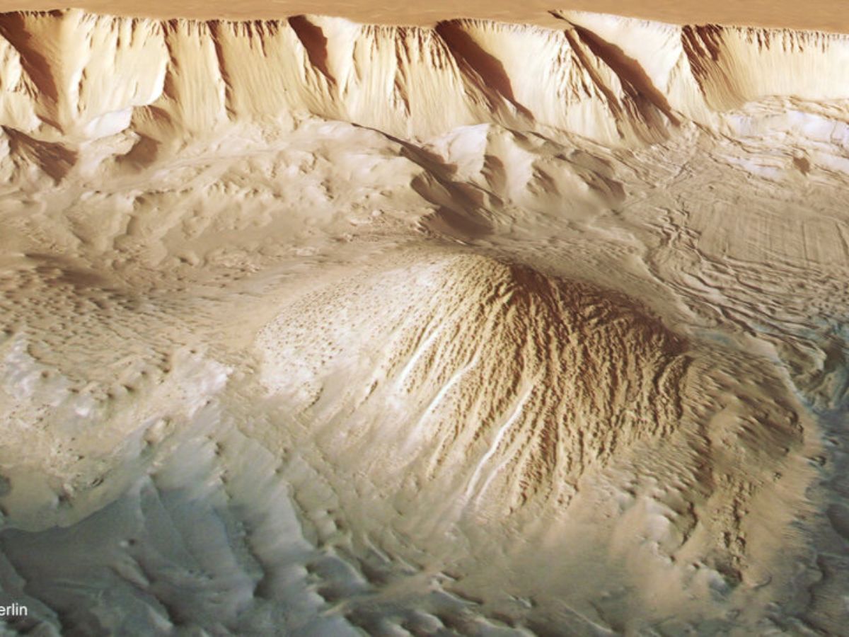 View from inside the Tithonium Chasma. Parallel lines and debris indicate a landslide