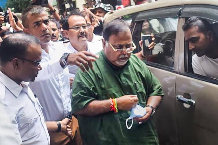 Kolkata News: पार्थ चटर्जी के ममता कैबिनेट से बाहर होने के बाद जांच में आएगी तेजी, होंगे नए खुलासे! Partha Chatterjee's exit from the Mamta cabinet, the investigation will speed up, there will be new revelations! Kolkata News: पार्थ चटर्जी के ममता कैबिनेट से बाहर होने के बाद जांच में आएगी तेजी, होंगे नए खुलासे!