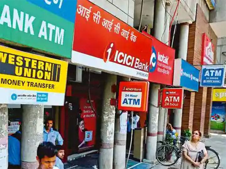 bank will remain close for coming 3 days from today chcek august bank holidays list Bank Holidays : आजपासून सलग तीन दिवस बँका बंद, बँक हॉलिडेंची यादी पाहा